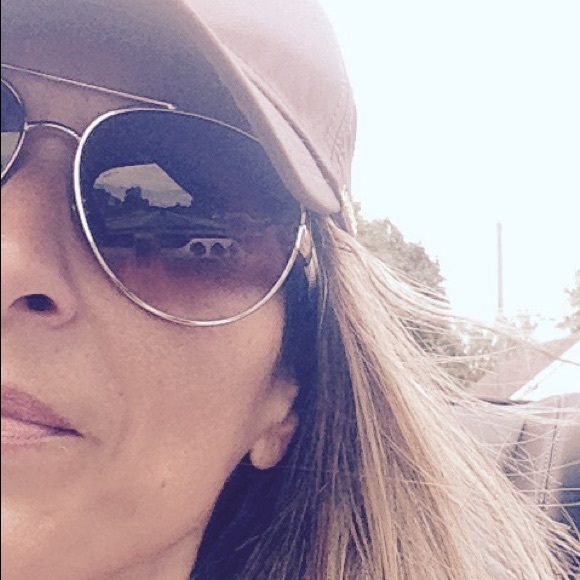 Meet your Posher, Angela - Picture 2 of 2